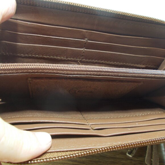 United SUSPL Embossed Leather Wallet/Wristlet Approx. 8"x4" - Picture 4 of 4